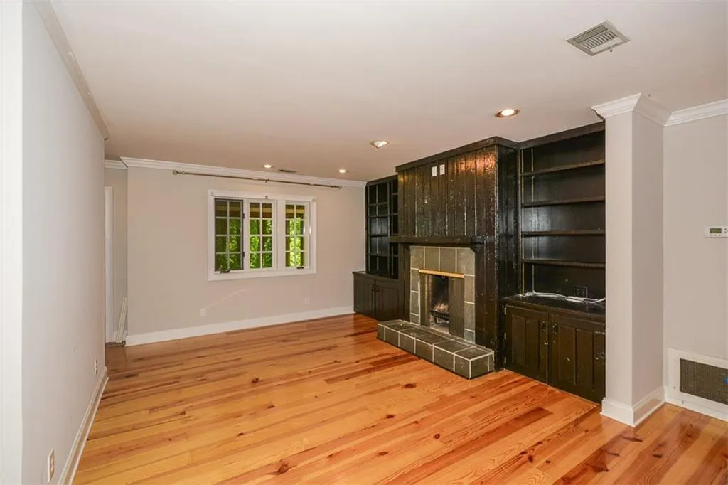 5051 Powers Ferry Road, Sandy Springs, Georgia 30327, 5 Bedrooms Bedrooms, ,4 BathroomsBathrooms,Residential,Sold,5051 Powers Ferry Road,6877928