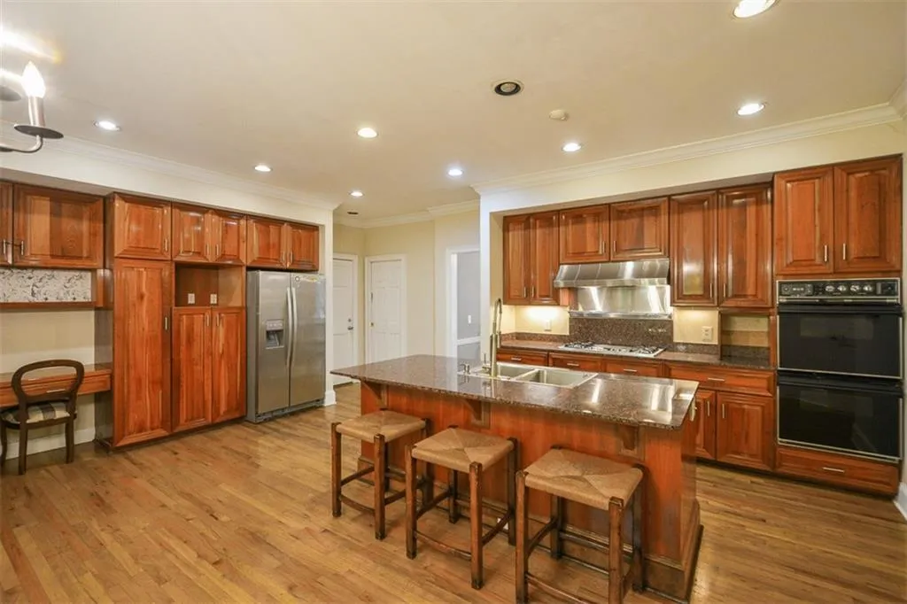 5051 Powers Ferry Road, Sandy Springs, Georgia 30327, 5 Bedrooms Bedrooms, ,4 BathroomsBathrooms,Residential,Sold,5051 Powers Ferry Road,6877928