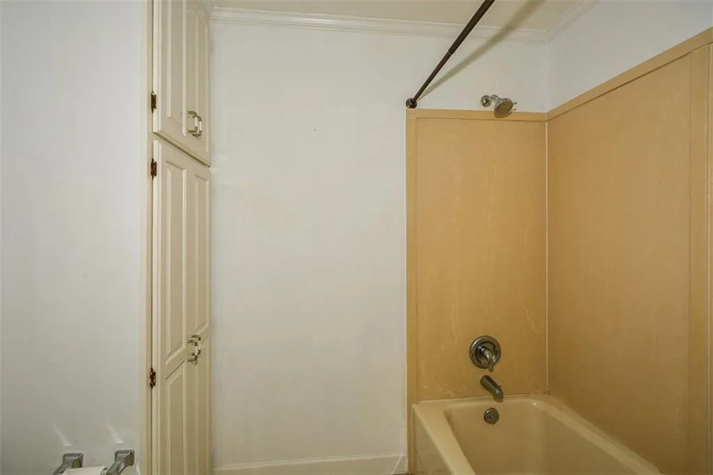 5051 Powers Ferry Road, Sandy Springs, Georgia 30327, 5 Bedrooms Bedrooms, ,4 BathroomsBathrooms,Residential,Sold,5051 Powers Ferry Road,6877928