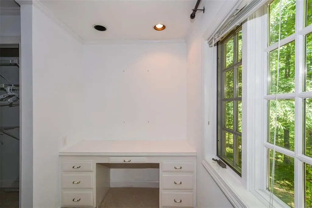 5051 Powers Ferry Road, Sandy Springs, Georgia 30327, 5 Bedrooms Bedrooms, ,4 BathroomsBathrooms,Residential,Sold,5051 Powers Ferry Road,6877928