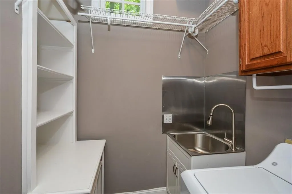 5051 Powers Ferry Road, Sandy Springs, Georgia 30327, 5 Bedrooms Bedrooms, ,4 BathroomsBathrooms,Residential,Sold,5051 Powers Ferry Road,6877928