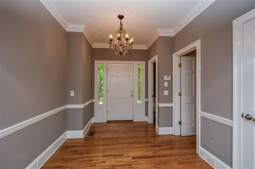 5051 Powers Ferry Road, Sandy Springs, Georgia 30327, 5 Bedrooms Bedrooms, ,4 BathroomsBathrooms,Residential,Sold,5051 Powers Ferry Road,6877928