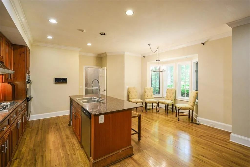 5051 Powers Ferry Road, Sandy Springs, Georgia 30327, 5 Bedrooms Bedrooms, ,4 BathroomsBathrooms,Residential,Sold,5051 Powers Ferry Road,6877928