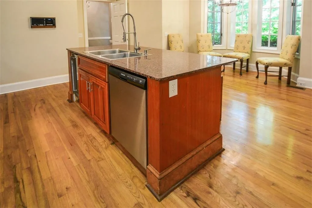 5051 Powers Ferry Road, Sandy Springs, Georgia 30327, 5 Bedrooms Bedrooms, ,4 BathroomsBathrooms,Residential,Sold,5051 Powers Ferry Road,6877928