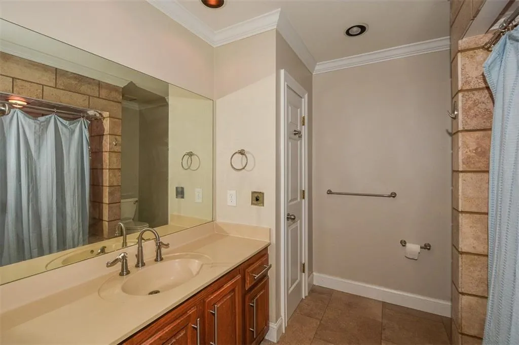 5051 Powers Ferry Road, Sandy Springs, Georgia 30327, 5 Bedrooms Bedrooms, ,4 BathroomsBathrooms,Residential,Sold,5051 Powers Ferry Road,6877928