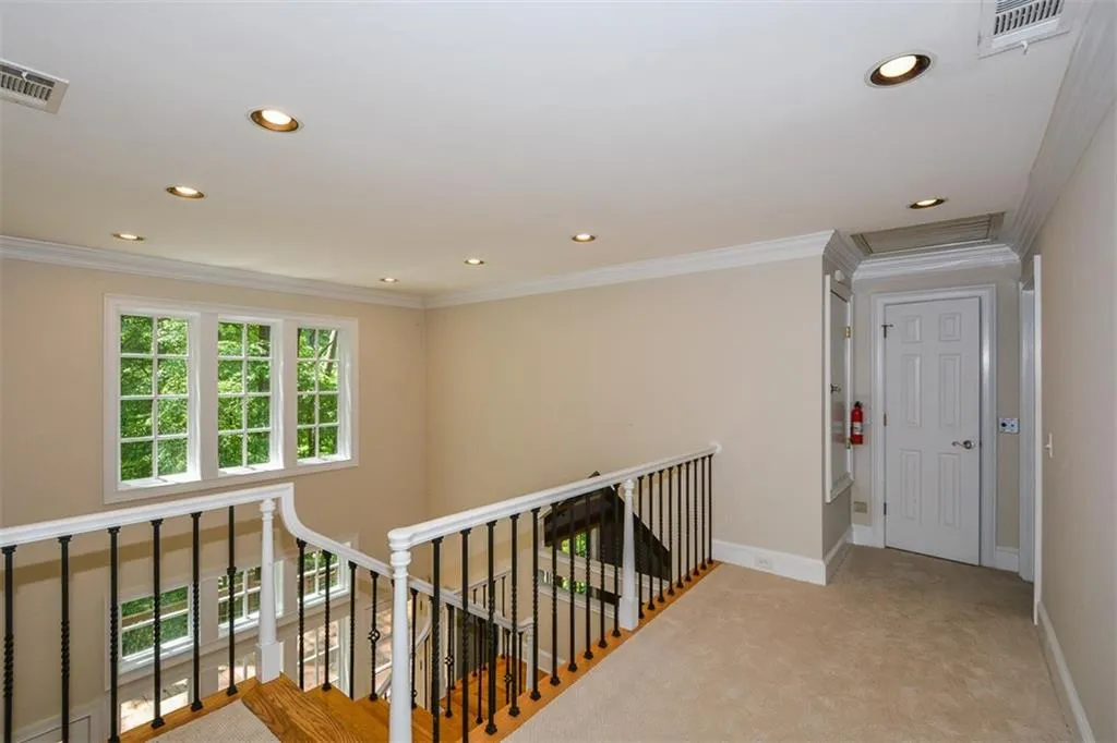 5051 Powers Ferry Road, Sandy Springs, Georgia 30327, 5 Bedrooms Bedrooms, ,4 BathroomsBathrooms,Residential,Sold,5051 Powers Ferry Road,6877928