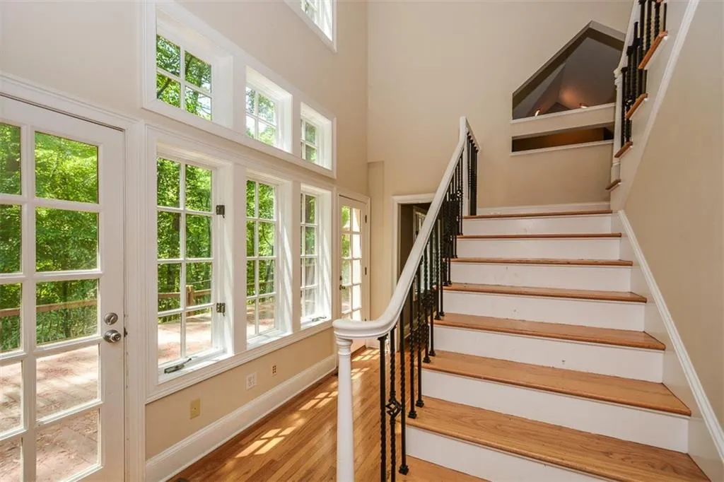 5051 Powers Ferry Road, Sandy Springs, Georgia 30327, 5 Bedrooms Bedrooms, ,4 BathroomsBathrooms,Residential,Sold,5051 Powers Ferry Road,6877928