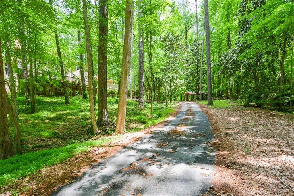 5051 Powers Ferry Road, Sandy Springs, Georgia 30327, 5 Bedrooms Bedrooms, ,4 BathroomsBathrooms,Residential,Sold,5051 Powers Ferry Road,6877928