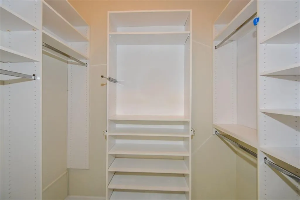 5051 Powers Ferry Road, Sandy Springs, Georgia 30327, 5 Bedrooms Bedrooms, ,4 BathroomsBathrooms,Residential,Sold,5051 Powers Ferry Road,6877928