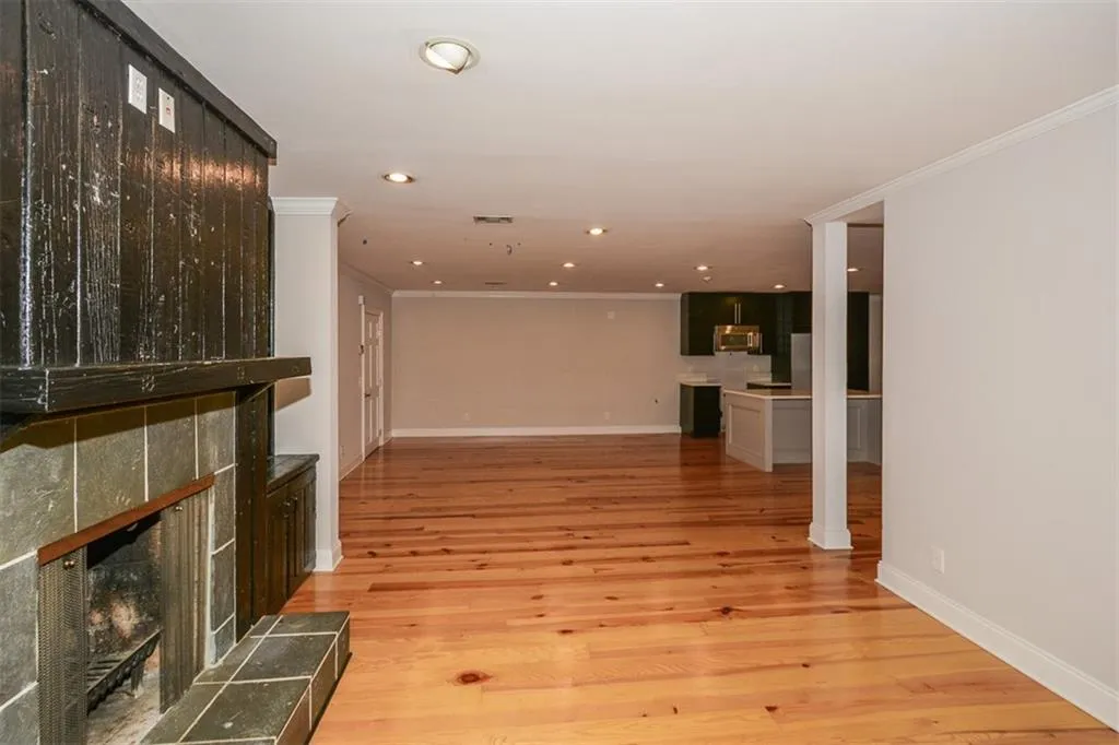 5051 Powers Ferry Road, Sandy Springs, Georgia 30327, 5 Bedrooms Bedrooms, ,4 BathroomsBathrooms,Residential,Sold,5051 Powers Ferry Road,6877928