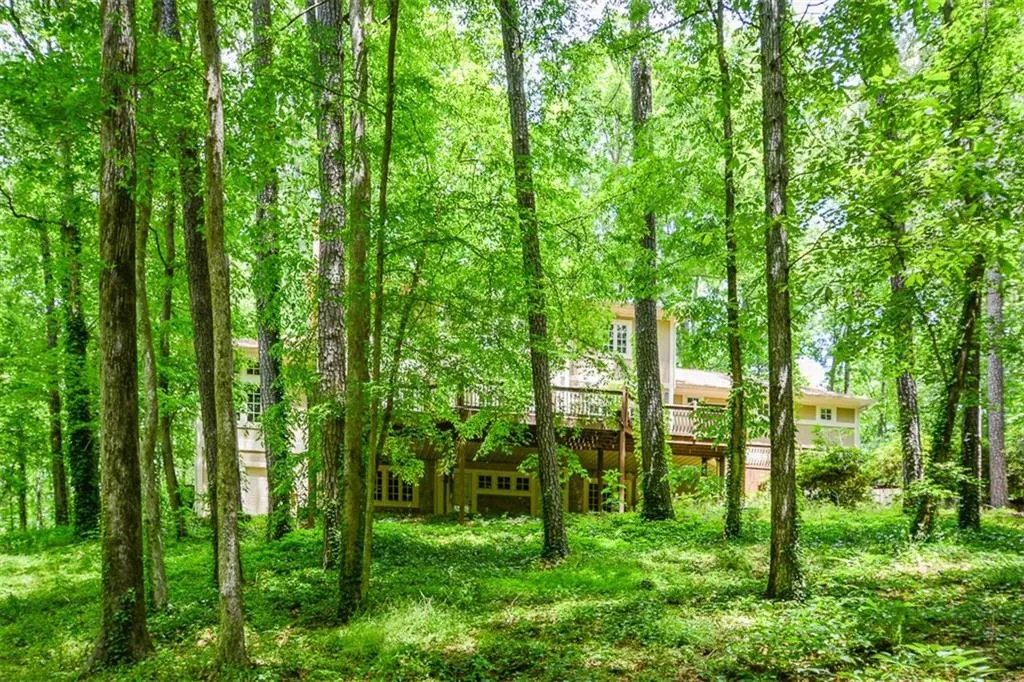 5051 Powers Ferry Road, Sandy Springs, Georgia 30327, 5 Bedrooms Bedrooms, ,4 BathroomsBathrooms,Residential,Sold,5051 Powers Ferry Road,6877928