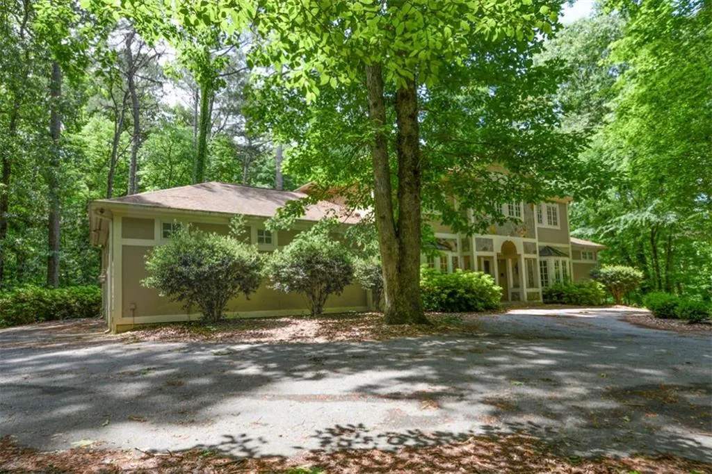 5051 Powers Ferry Road, Sandy Springs, Georgia 30327, 5 Bedrooms Bedrooms, ,4 BathroomsBathrooms,Residential,Sold,5051 Powers Ferry Road,6877928