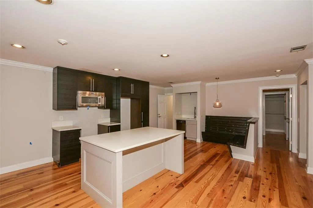 5051 Powers Ferry Road, Sandy Springs, Georgia 30327, 5 Bedrooms Bedrooms, ,4 BathroomsBathrooms,Residential,Sold,5051 Powers Ferry Road,6877928