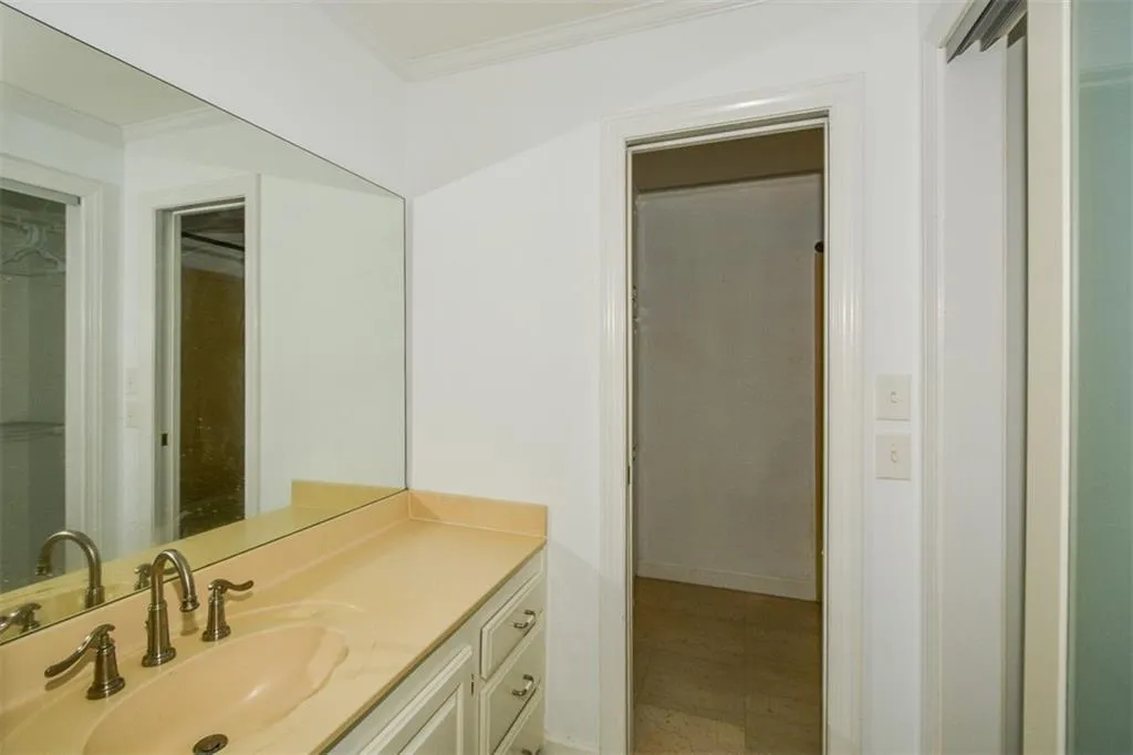 5051 Powers Ferry Road, Sandy Springs, Georgia 30327, 5 Bedrooms Bedrooms, ,4 BathroomsBathrooms,Residential,Sold,5051 Powers Ferry Road,6877928