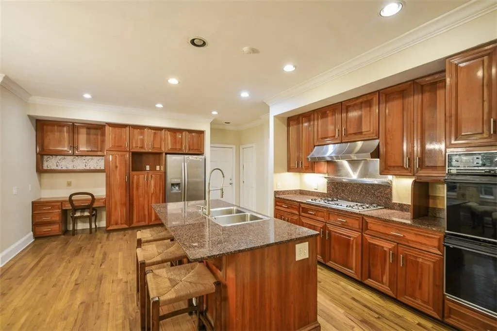 5051 Powers Ferry Road, Sandy Springs, Georgia 30327, 5 Bedrooms Bedrooms, ,4 BathroomsBathrooms,Residential,Sold,5051 Powers Ferry Road,6877928