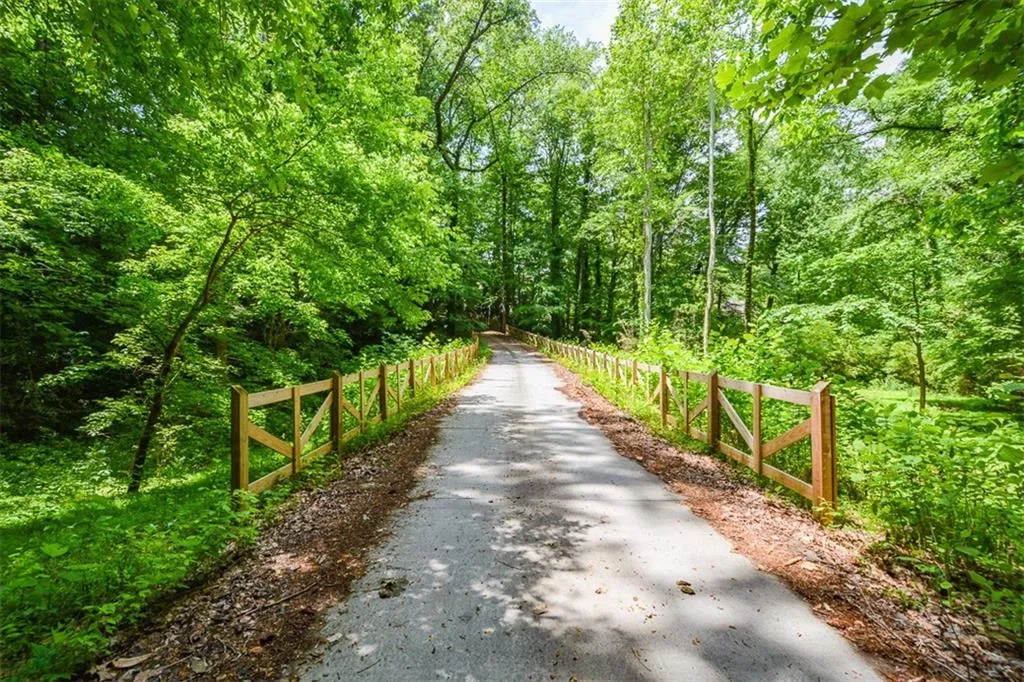 5051 Powers Ferry Road, Sandy Springs, Georgia 30327, 5 Bedrooms Bedrooms, ,4 BathroomsBathrooms,Residential,Sold,5051 Powers Ferry Road,6877928