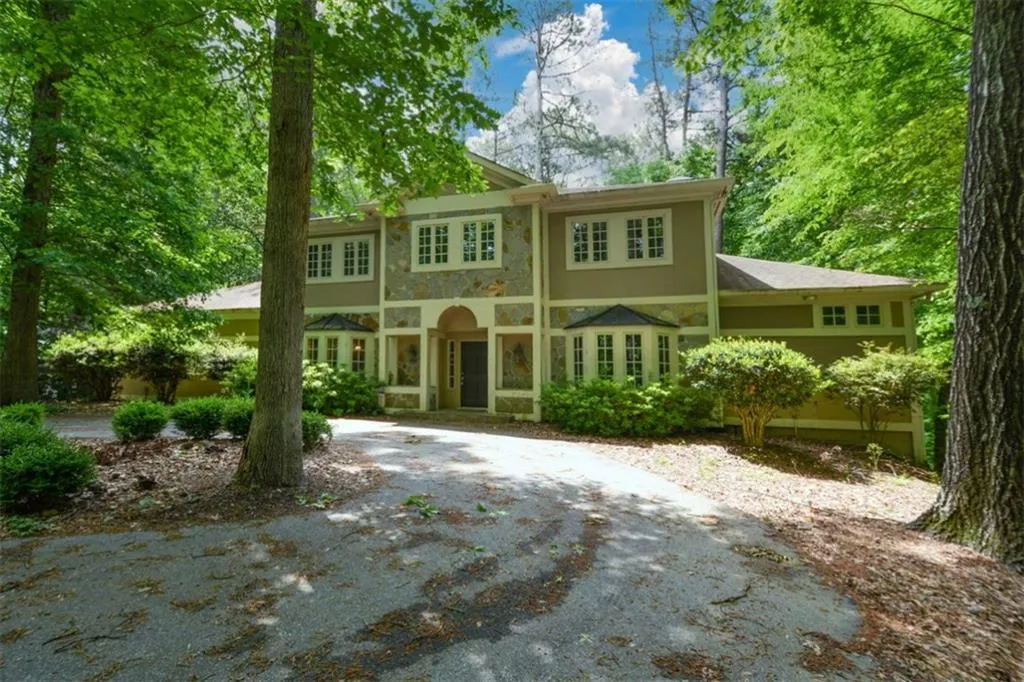 5051 Powers Ferry Road, Sandy Springs, Georgia 30327, 5 Bedrooms Bedrooms, ,4 BathroomsBathrooms,Residential,Sold,5051 Powers Ferry Road,6877928