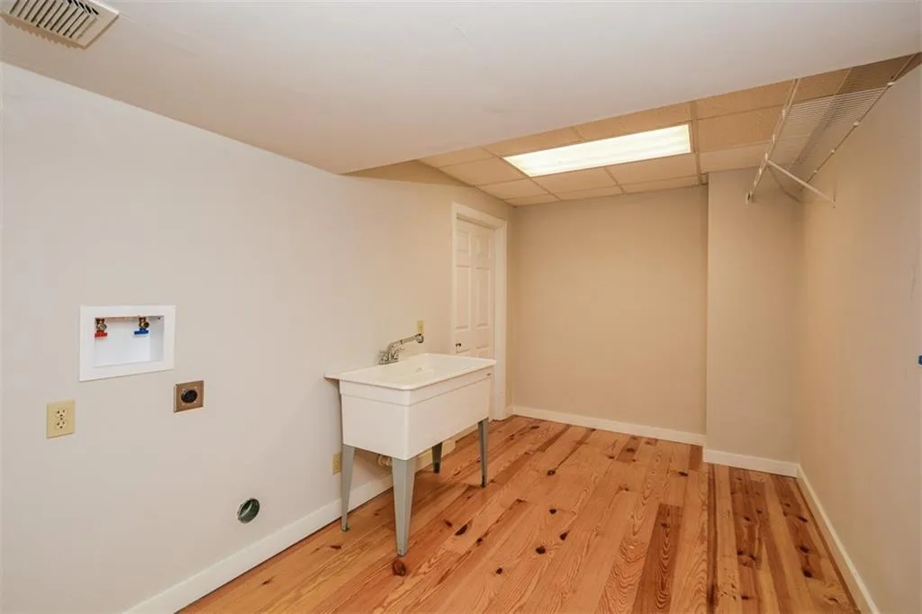 5051 Powers Ferry Road, Sandy Springs, Georgia 30327, 5 Bedrooms Bedrooms, ,4 BathroomsBathrooms,Residential,Sold,5051 Powers Ferry Road,6877928