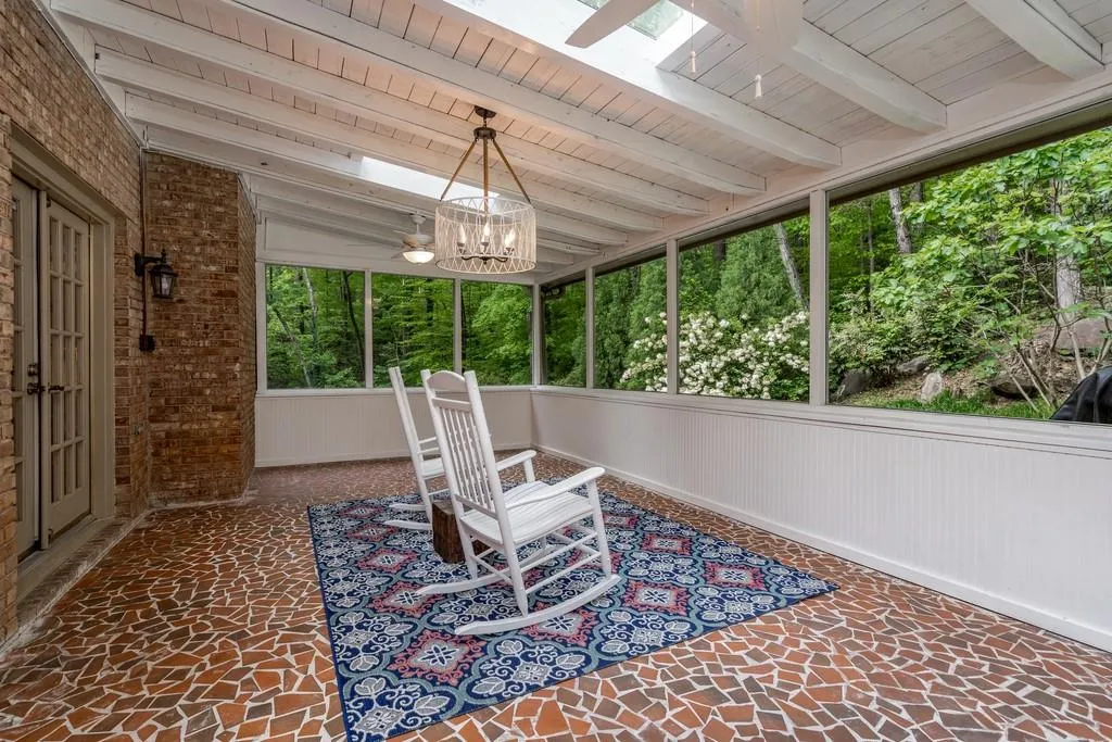 135 Trail Point, Sandy Springs, Georgia 30350, 5 Bedrooms Bedrooms, ,4 BathroomsBathrooms,Residential,Sold,135 Trail Point,6715334