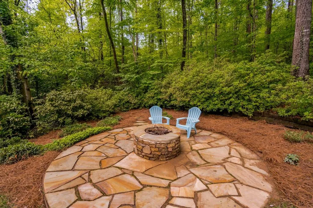 135 Trail Point, Sandy Springs, Georgia 30350, 5 Bedrooms Bedrooms, ,4 BathroomsBathrooms,Residential,Sold,135 Trail Point,6715334
