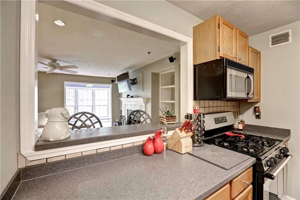 2697 Vinings Central Drive Se Unit 61, Atlanta, Georgia 30339, 2 Bedrooms Bedrooms, ,2 BathroomsBathrooms,Residential,Sold,2697 Vinings Central Drive Se Unit 61,5714001