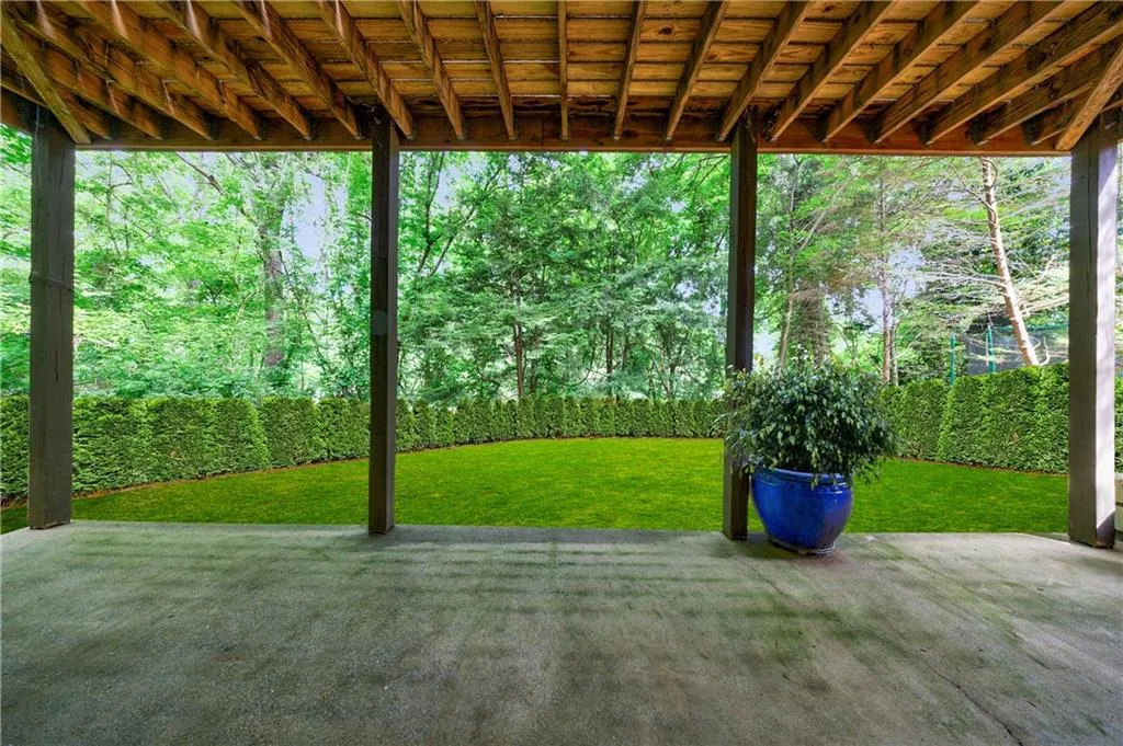 virtual landscape editing with scrubs along the back fence for privacy
