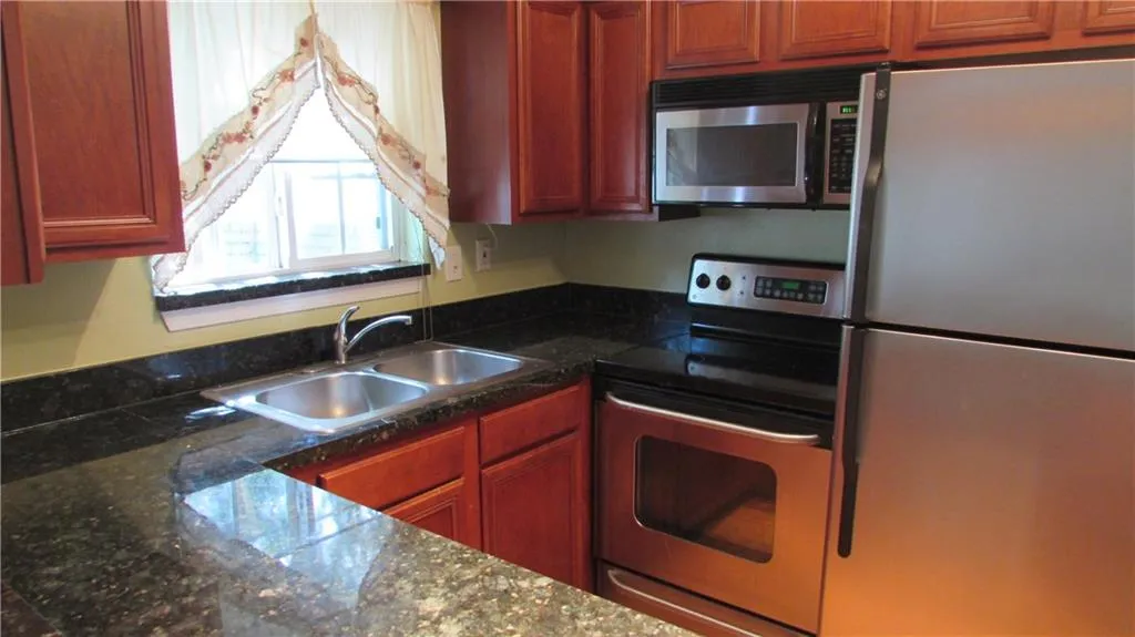 6940 Roswell Road Unit 22e, Atlanta, Georgia 30328, 2 Bedrooms Bedrooms, ,1 BathroomBathrooms,Residential,Sold,6940 Roswell Road Unit 22e,6056110