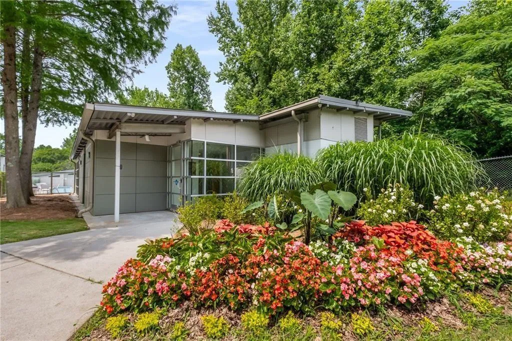 1390 Stirling Circle Nw, Atlanta, Georgia 30318, 2 Bedrooms Bedrooms, ,2 BathroomsBathrooms,Residential,Sold,1390 Stirling Circle Nw,7557834