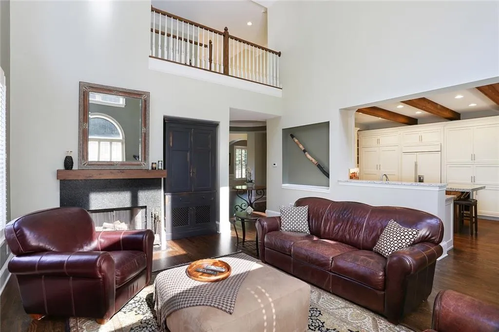 800 Lake Summit Drive, Sandy Springs, Georgia 30342, 4 Bedrooms Bedrooms, ,4 BathroomsBathrooms,Residential,Sold,800 Lake Summit Drive,5837159