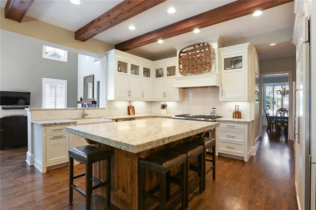 800 Lake Summit Drive, Sandy Springs, Georgia 30342, 4 Bedrooms Bedrooms, ,4 BathroomsBathrooms,Residential,Sold,800 Lake Summit Drive,5837159
