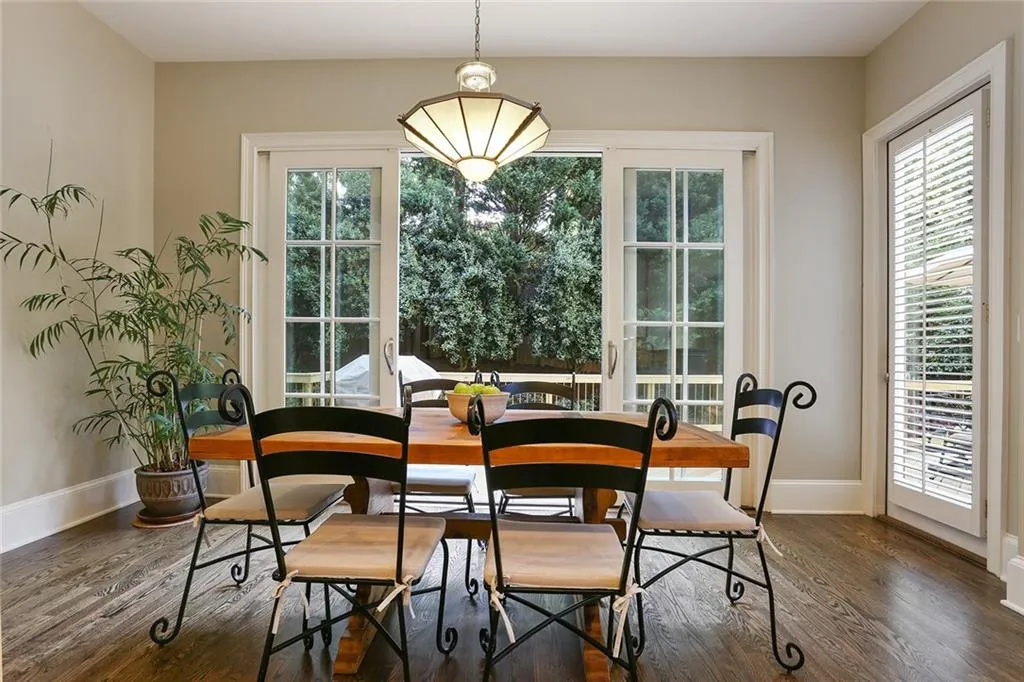 800 Lake Summit Drive, Sandy Springs, Georgia 30342, 4 Bedrooms Bedrooms, ,4 BathroomsBathrooms,Residential,Sold,800 Lake Summit Drive,5837159