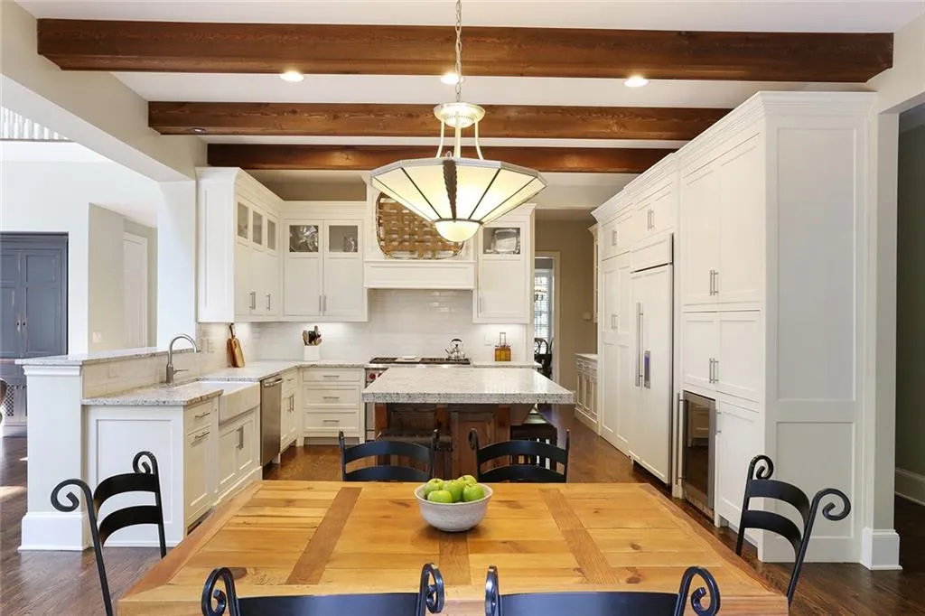 800 Lake Summit Drive, Sandy Springs, Georgia 30342, 4 Bedrooms Bedrooms, ,4 BathroomsBathrooms,Residential,Sold,800 Lake Summit Drive,5837159