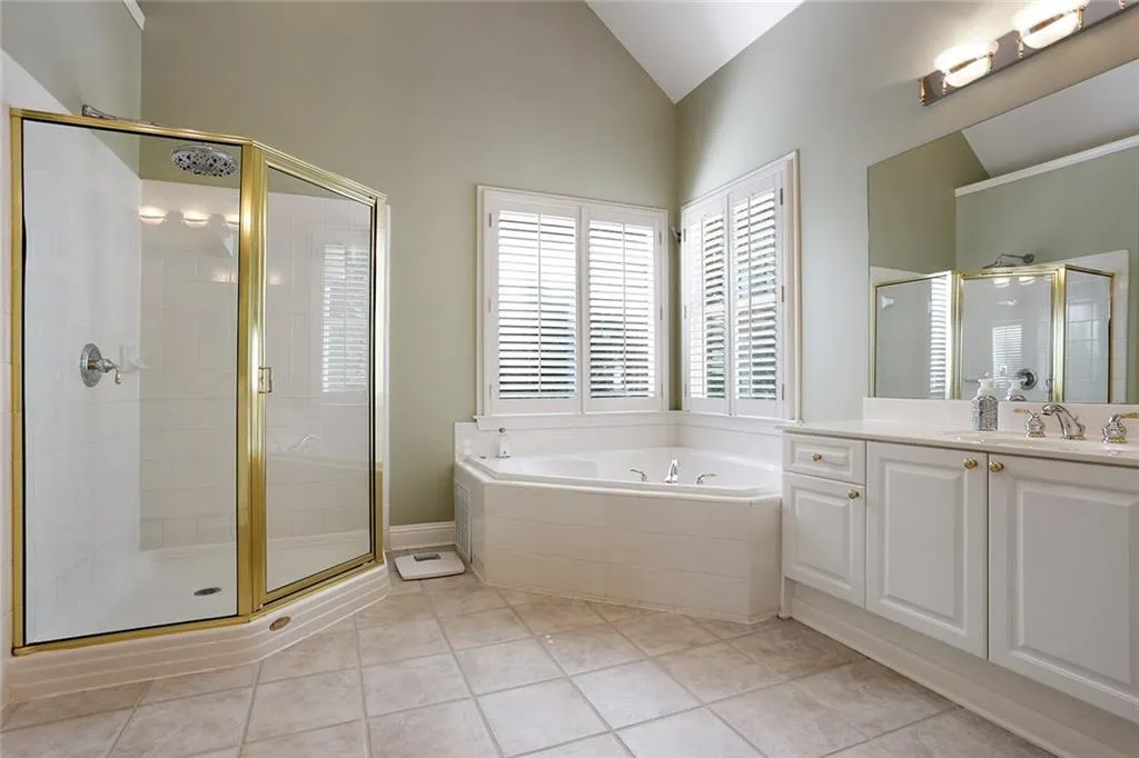 800 Lake Summit Drive, Sandy Springs, Georgia 30342, 4 Bedrooms Bedrooms, ,4 BathroomsBathrooms,Residential,Sold,800 Lake Summit Drive,5837159