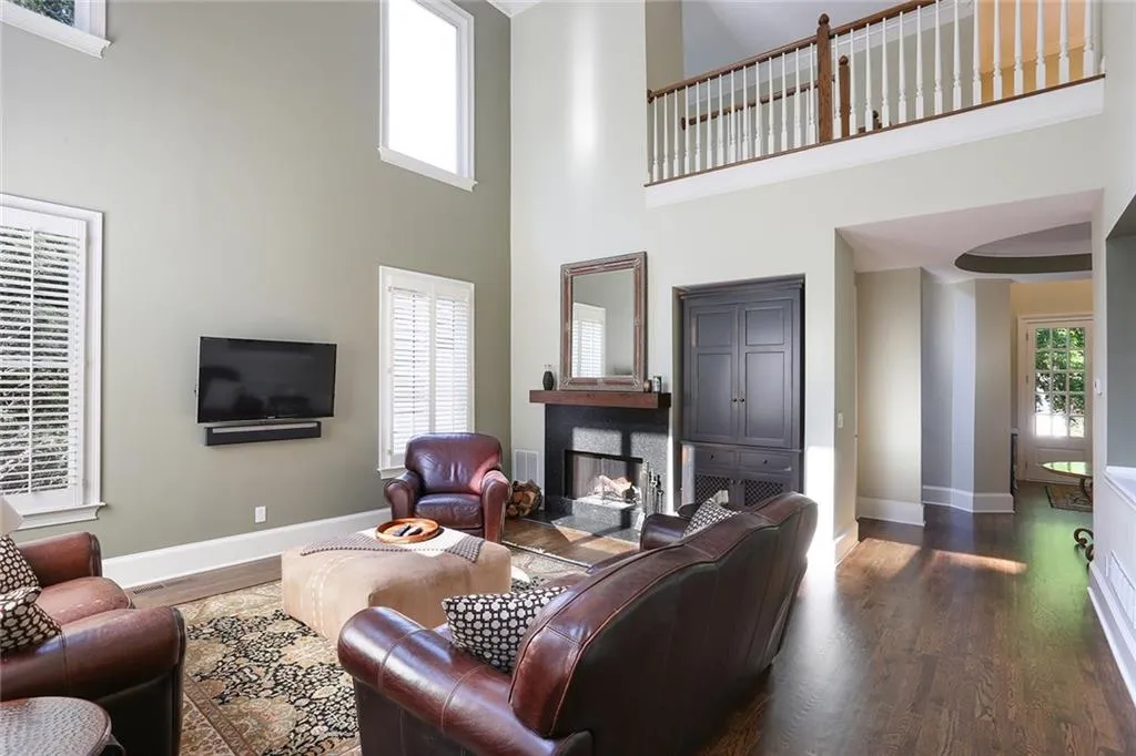 800 Lake Summit Drive, Sandy Springs, Georgia 30342, 4 Bedrooms Bedrooms, ,4 BathroomsBathrooms,Residential,Sold,800 Lake Summit Drive,5837159