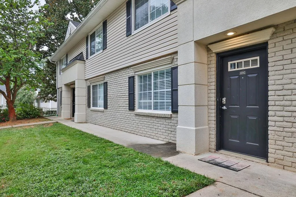 6940 Roswell Road Unit 21c, Sandy Springs, Georgia 30328, 2 Bedrooms Bedrooms, ,1 BathroomBathrooms,Residential,Sold,6940 Roswell Road Unit 21c,7105531