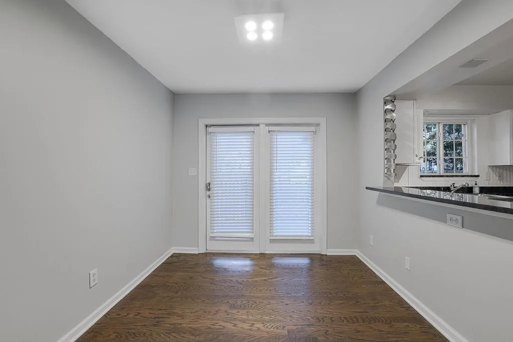 6940 Roswell Road Unit 21c, Sandy Springs, Georgia 30328, 2 Bedrooms Bedrooms, ,1 BathroomBathrooms,Residential,Sold,6940 Roswell Road Unit 21c,7105531