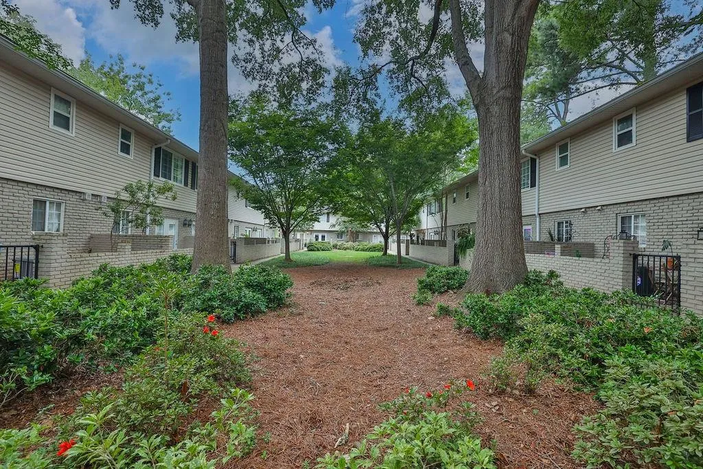 6940 Roswell Road Unit 21c, Sandy Springs, Georgia 30328, 2 Bedrooms Bedrooms, ,1 BathroomBathrooms,Residential,Sold,6940 Roswell Road Unit 21c,7105531