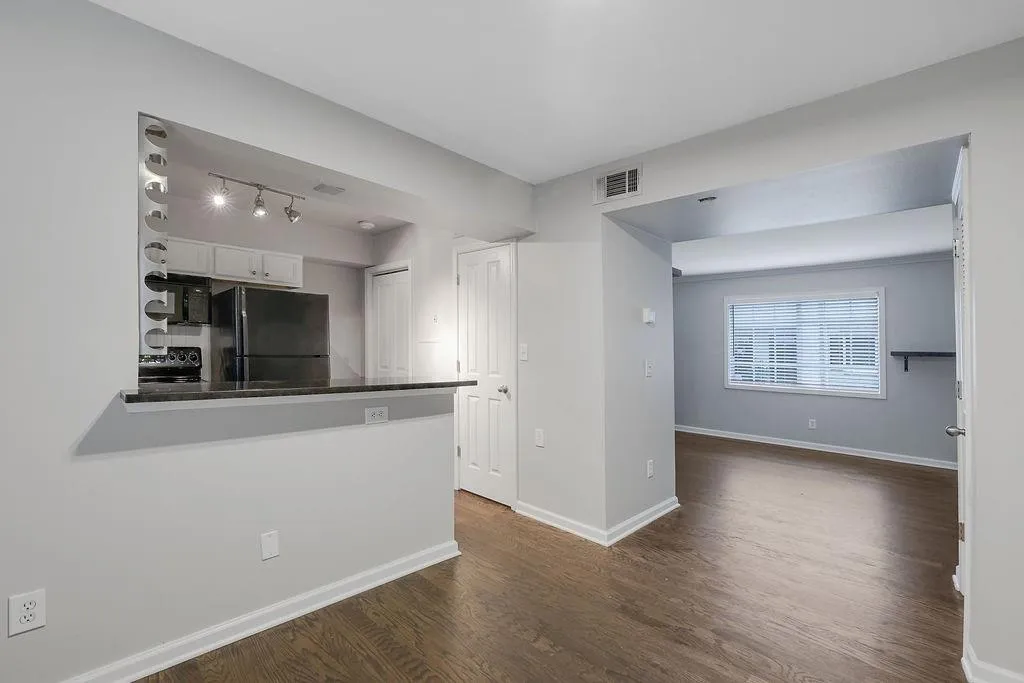 6940 Roswell Road Unit 21c, Sandy Springs, Georgia 30328, 2 Bedrooms Bedrooms, ,1 BathroomBathrooms,Residential,Sold,6940 Roswell Road Unit 21c,7105531