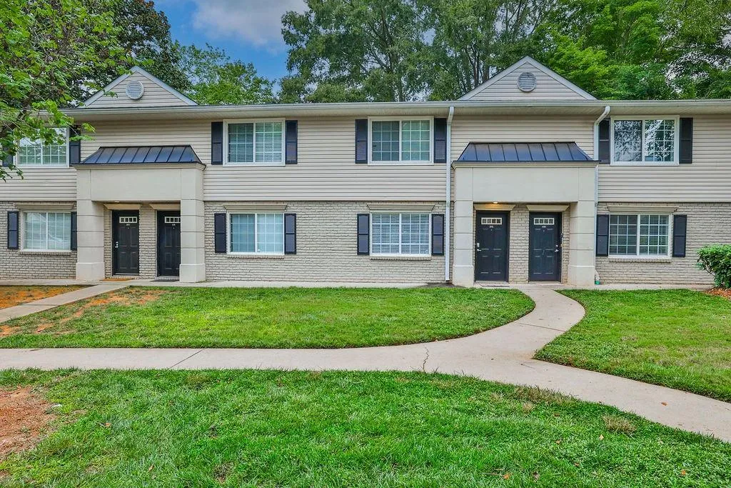 6940 Roswell Road Unit 21c, Sandy Springs, Georgia 30328, 2 Bedrooms Bedrooms, ,1 BathroomBathrooms,Residential,Sold,6940 Roswell Road Unit 21c,7105531