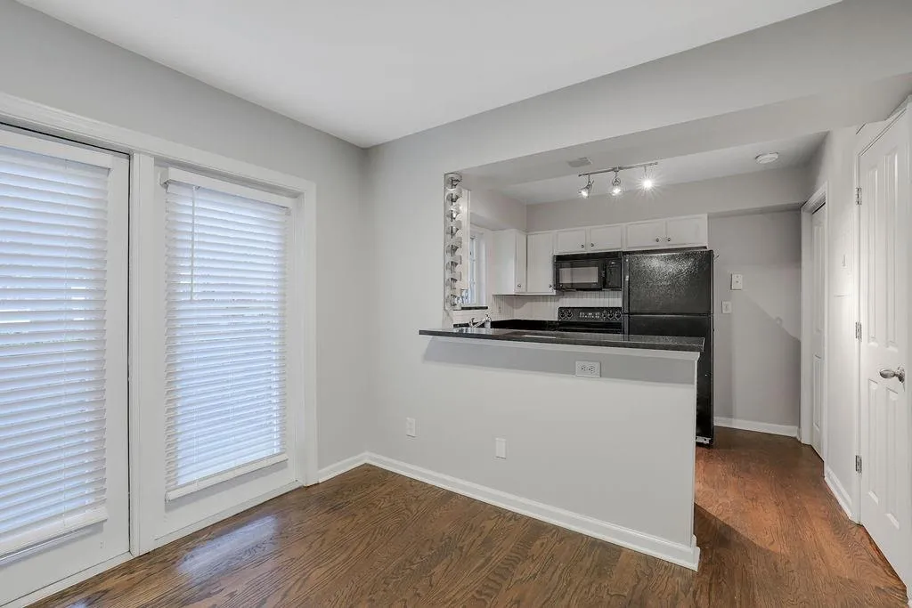6940 Roswell Road Unit 21c, Sandy Springs, Georgia 30328, 2 Bedrooms Bedrooms, ,1 BathroomBathrooms,Residential,Sold,6940 Roswell Road Unit 21c,7105531