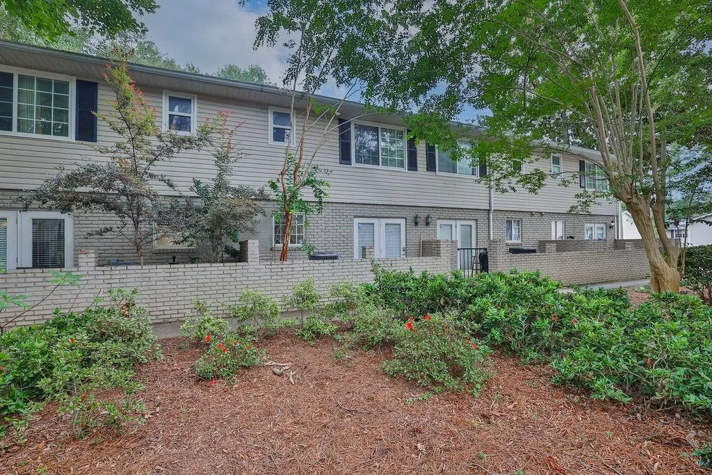 6940 Roswell Road Unit 21c, Sandy Springs, Georgia 30328, 2 Bedrooms Bedrooms, ,1 BathroomBathrooms,Residential,Sold,6940 Roswell Road Unit 21c,7105531