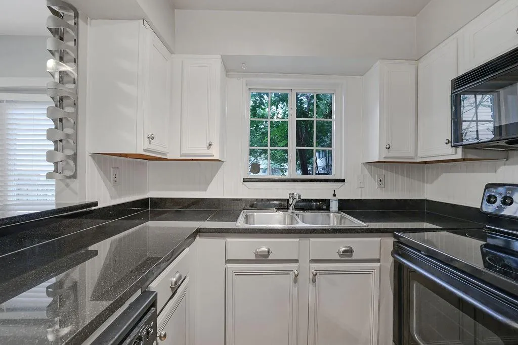 6940 Roswell Road Unit 21c, Sandy Springs, Georgia 30328, 2 Bedrooms Bedrooms, ,1 BathroomBathrooms,Residential,Sold,6940 Roswell Road Unit 21c,7105531