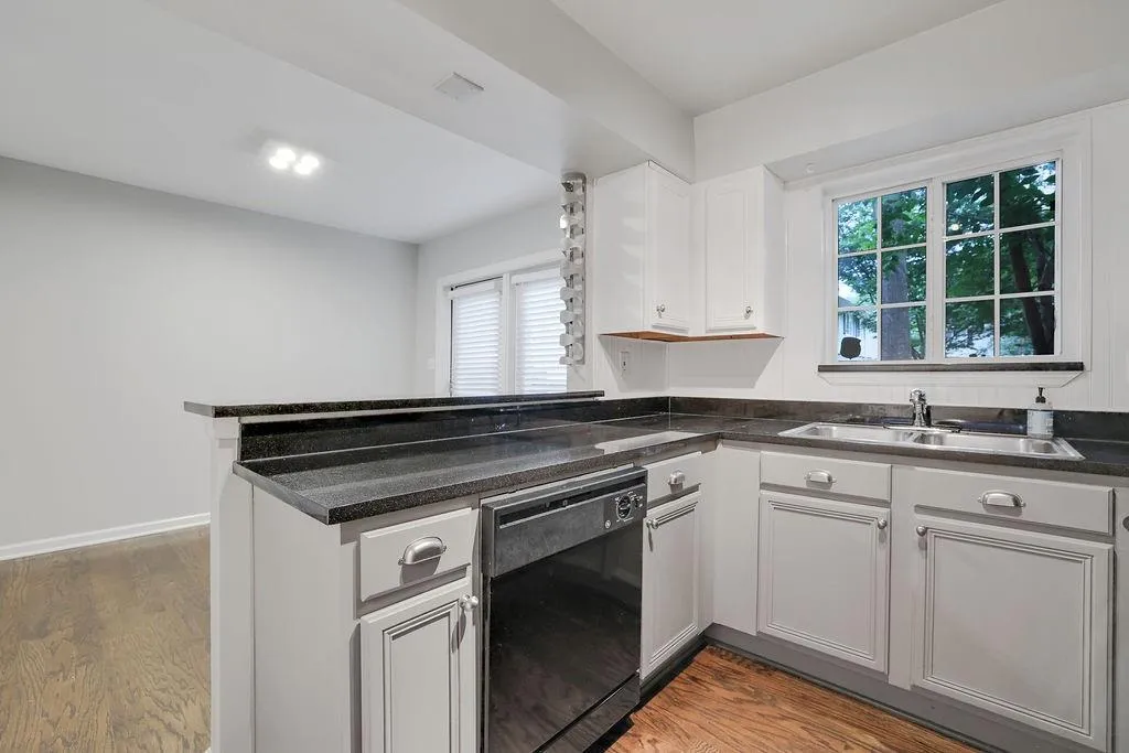 6940 Roswell Road Unit 21c, Sandy Springs, Georgia 30328, 2 Bedrooms Bedrooms, ,1 BathroomBathrooms,Residential,Sold,6940 Roswell Road Unit 21c,7105531
