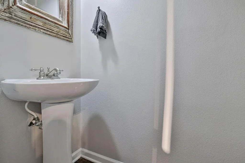 6940 Roswell Road Unit 21c, Sandy Springs, Georgia 30328, 2 Bedrooms Bedrooms, ,1 BathroomBathrooms,Residential,Sold,6940 Roswell Road Unit 21c,7105531