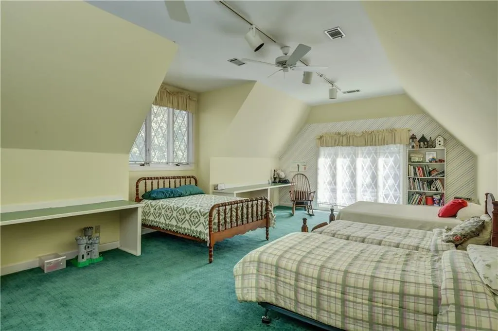 1455 N Riverside Circle, Sandy Springs, Georgia 30328, 5 Bedrooms Bedrooms, ,4 BathroomsBathrooms,Residential,Sold,1455 N Riverside Circle,7001861