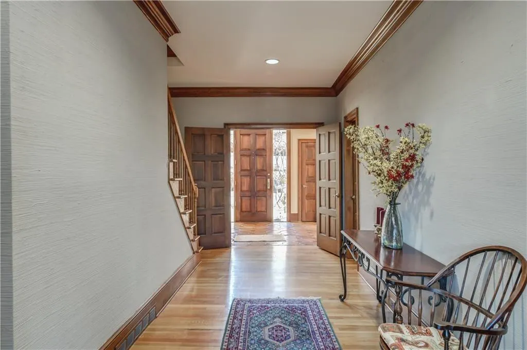 1455 N Riverside Circle, Sandy Springs, Georgia 30328, 5 Bedrooms Bedrooms, ,4 BathroomsBathrooms,Residential,Sold,1455 N Riverside Circle,7001861