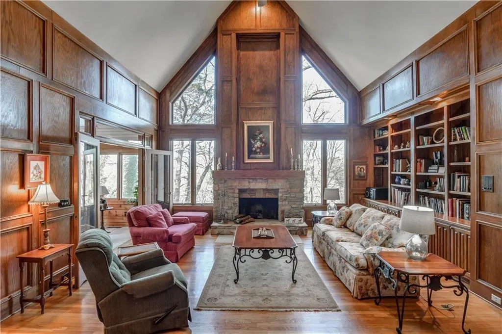 1455 N Riverside Circle, Sandy Springs, Georgia 30328, 5 Bedrooms Bedrooms, ,4 BathroomsBathrooms,Residential,Sold,1455 N Riverside Circle,7001861