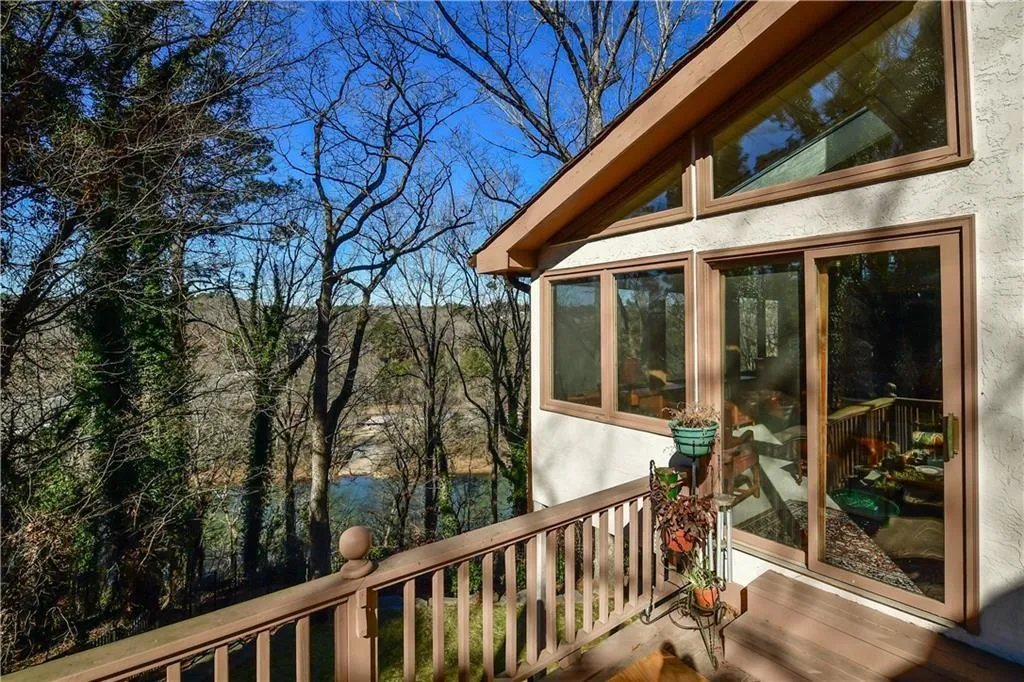 1455 N Riverside Circle, Sandy Springs, Georgia 30328, 5 Bedrooms Bedrooms, ,4 BathroomsBathrooms,Residential,Sold,1455 N Riverside Circle,7001861