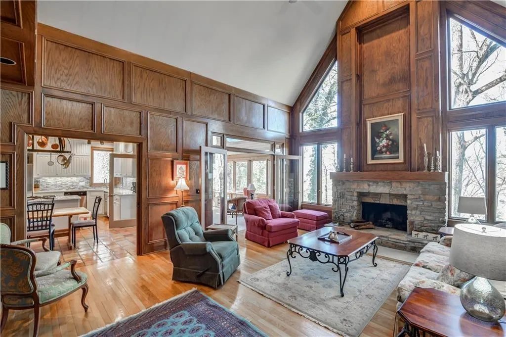 1455 N Riverside Circle, Sandy Springs, Georgia 30328, 5 Bedrooms Bedrooms, ,4 BathroomsBathrooms,Residential,Sold,1455 N Riverside Circle,7001861