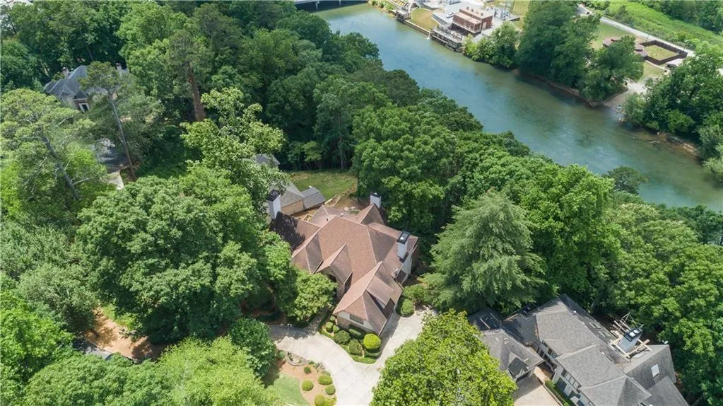 1455 N Riverside Circle, Sandy Springs, Georgia 30328, 5 Bedrooms Bedrooms, ,4 BathroomsBathrooms,Residential,Sold,1455 N Riverside Circle,7001861